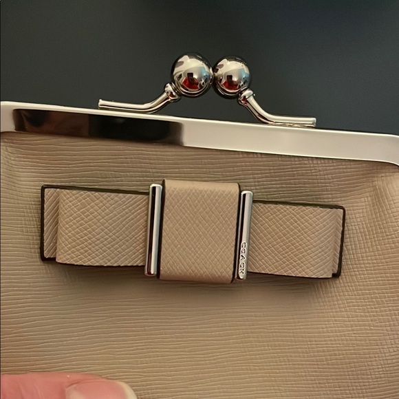 Elegant Cream Clutch with Bow Accent - Picture 6 of 10